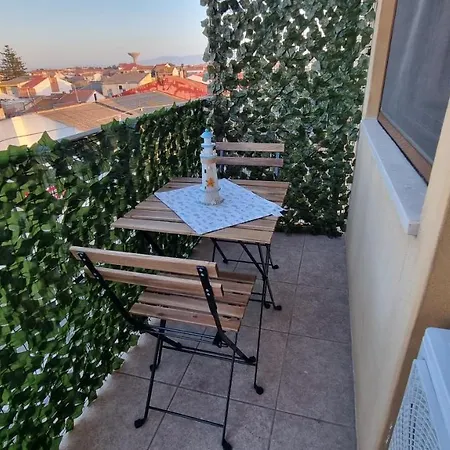 Tharros Apartament *